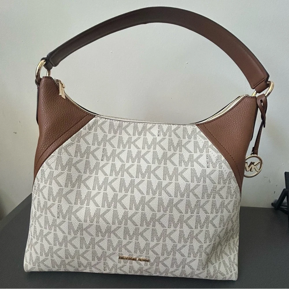 Michael Kors Tan and White Hobo Bag - Picture 1 of 8